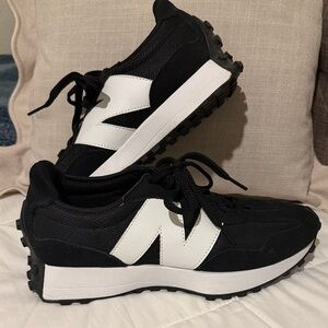 New Balance 327 Sneakers